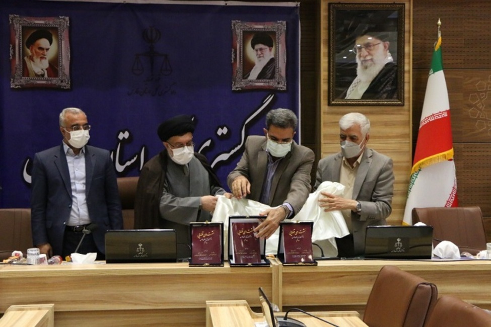 سه جلد کتاب نشست‌های قضایی دادگستری استان فارس رونمایی شد
