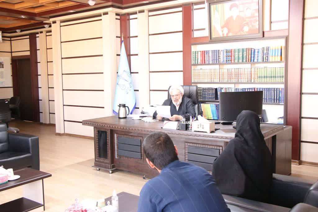 رئیس کل دادگستری زنجان به مشکلات ۴۵ نفر از مراجعان در ملاقات مردمی رسیدگی کرد