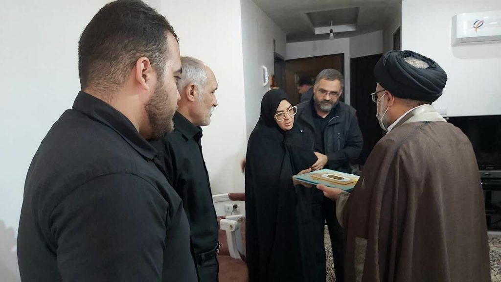 رئیس کل دادگستری استان مرکزی با خانواده شهید مدافع امنیت شهید سجاد فراهانی دیدار کرد