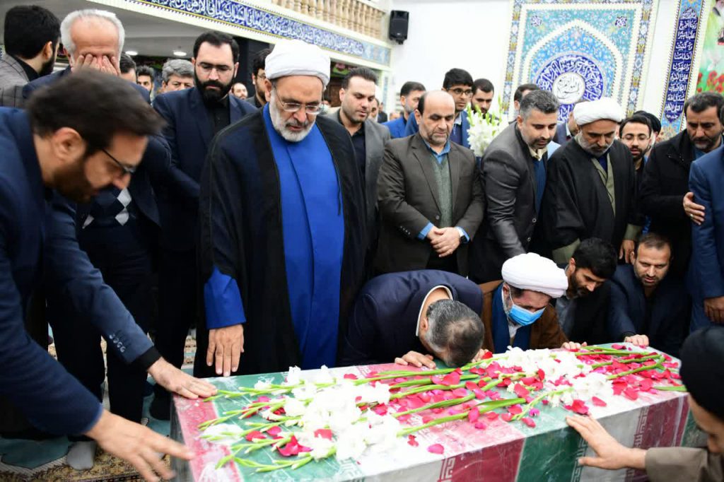 مراسم تشییع پیکر یک شهید گمنام در دادگستری استان مازندران برگزار شد