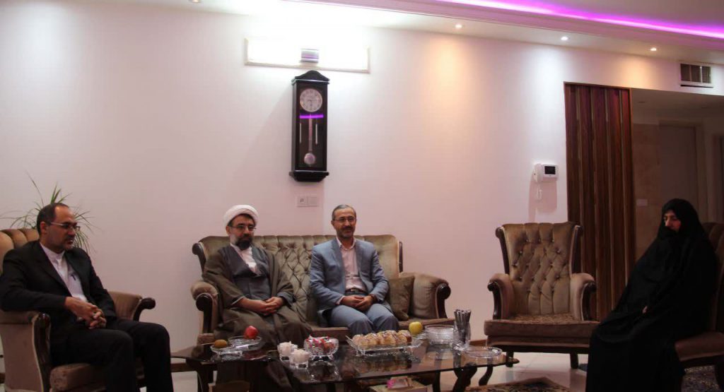 رئیس کل دادگستری سمنان با خانواده شهید محمد خابوری دیدار کرد