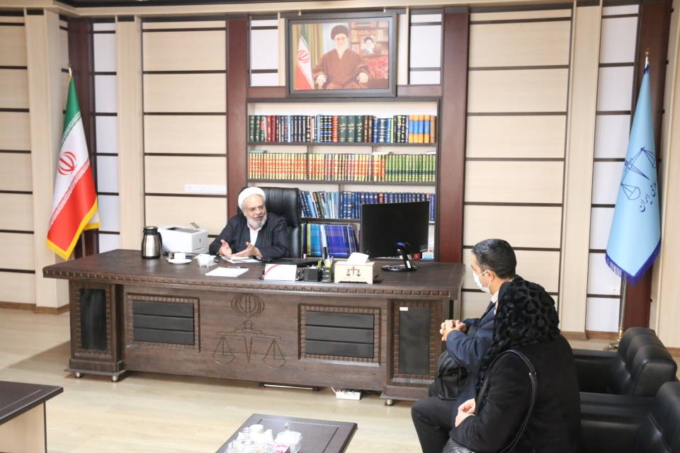 رئیس کل دادگستری زنجان با ۵۵ نفر از مراجعان در ملاقات مردمی دیدار کرد