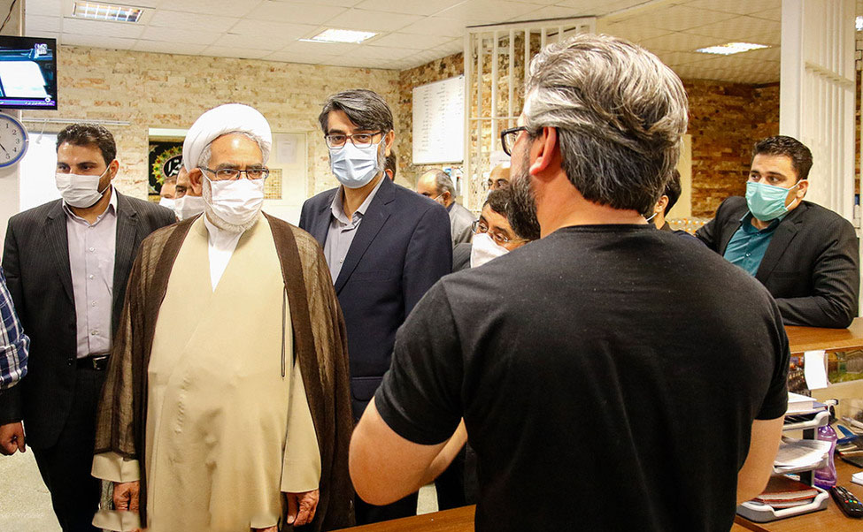 حضور دادستان کل کشور در ندامتگاه تهران بزرگ / استقرار ۲ دادیار دادسرای دیوان عالی کشور جهت شناخت دقیق مسائل و مشکلات زندانیان