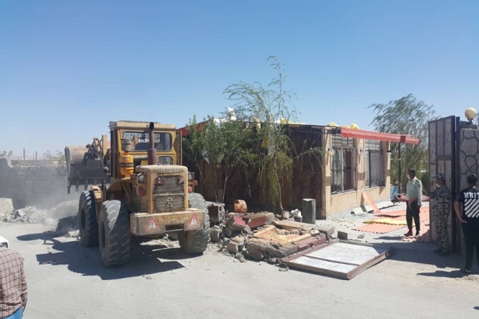 تخریب ساخت و ساز‌های غیرمجاز در مناطق «دره ریز» و «سیاسرد» شهرستان بروجن