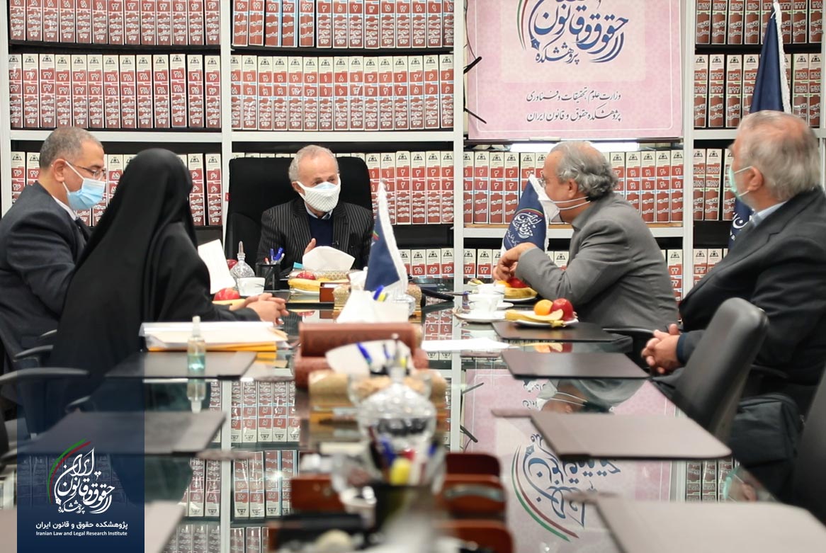 مصاحبه علمی با دکتر ابراهیم احدی، سومین وزیر دادگستری جمهوری اسلامی ایران، در پژوهشکده حقوق و قانون ایران برگزار شد