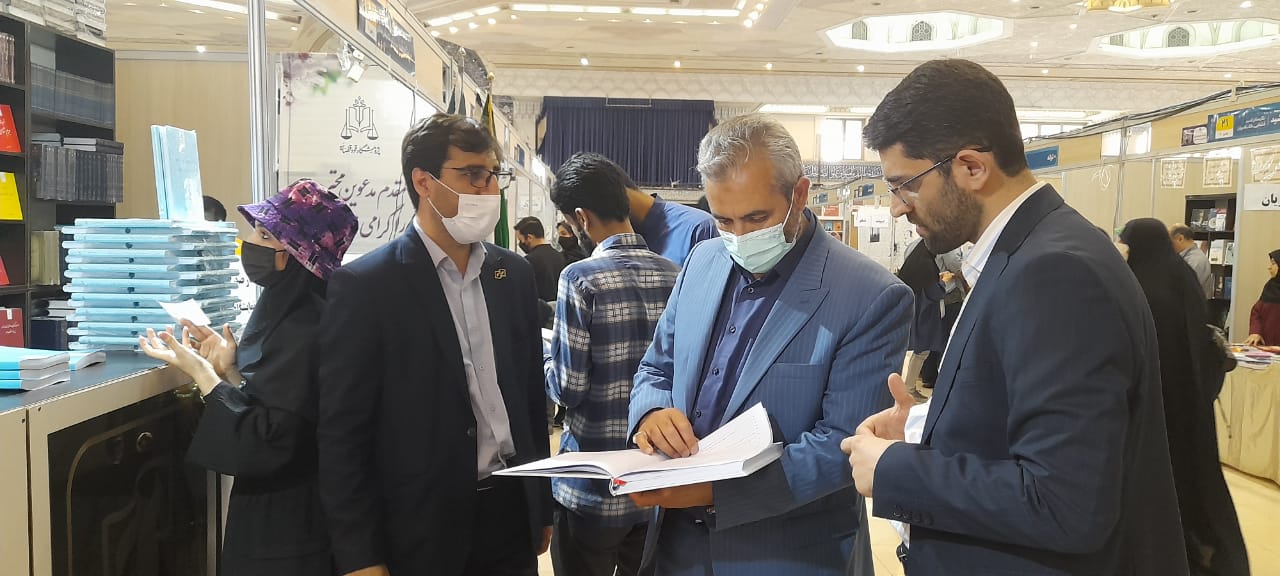 رئیس کل دادگاه‌های عمومی و انقلاب تهران از نمایشگاه کتاب بازید کرد