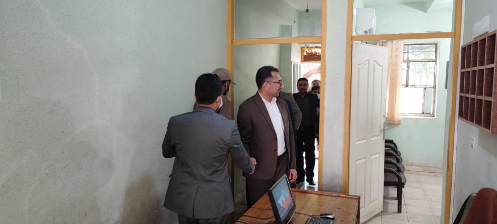 رئیس کل دادگستری استان هرمزگان از حوزه قضایی بخش احمدی بازدید و توصیه‌های لازم را به منظور ارتقاء کمی و کیفی عملکرد این حوزه قضایی ارائه کرد