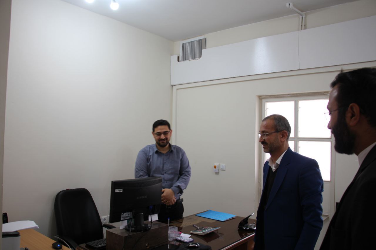 رئیس کل دادگستری استان سمنان از دادگاه عمومی بخش امیرآباد بازدید کرد