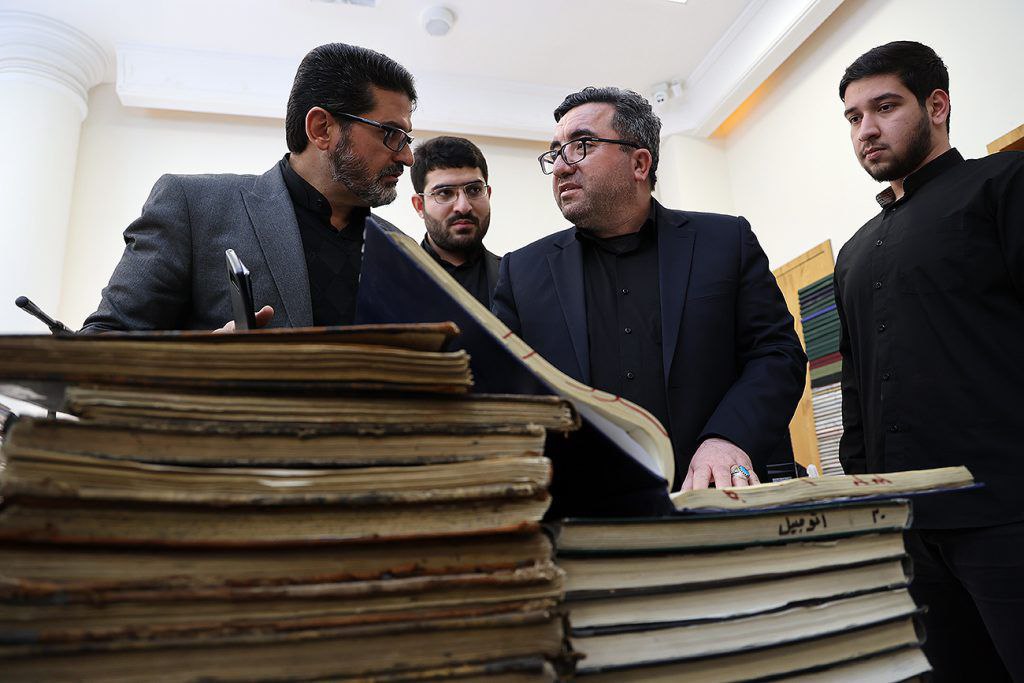رئیس سازمان ثبت اسناد و املاک کشور از کارگاه تصویربرداری از دفاتر دست نویس بازدید کرد