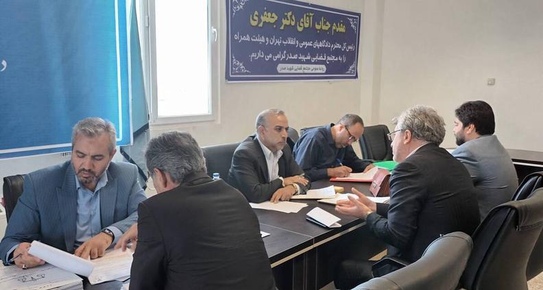 ملاقات مردمی رئیس کل دادگاه‌های عمومی و انقلاب تهران در مجتمع قضایی شهید صدر برگزار شد