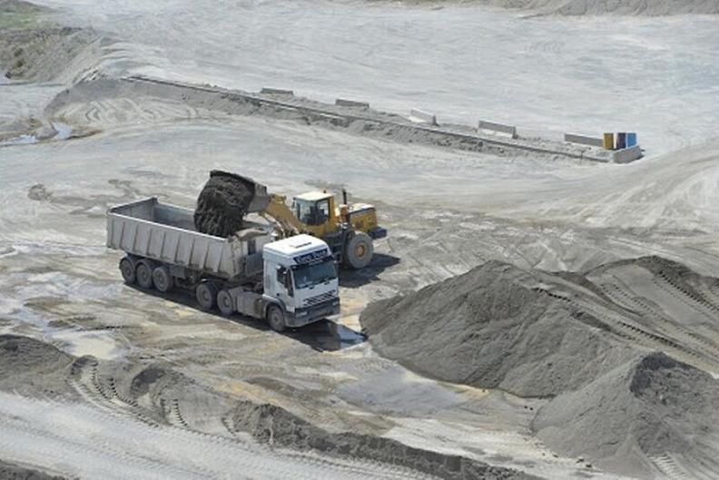 ورود دادگستری شهرستان زرند مانع تعطیلی معدن خمرود و بیکاری ۴۰۰ کارگر شد